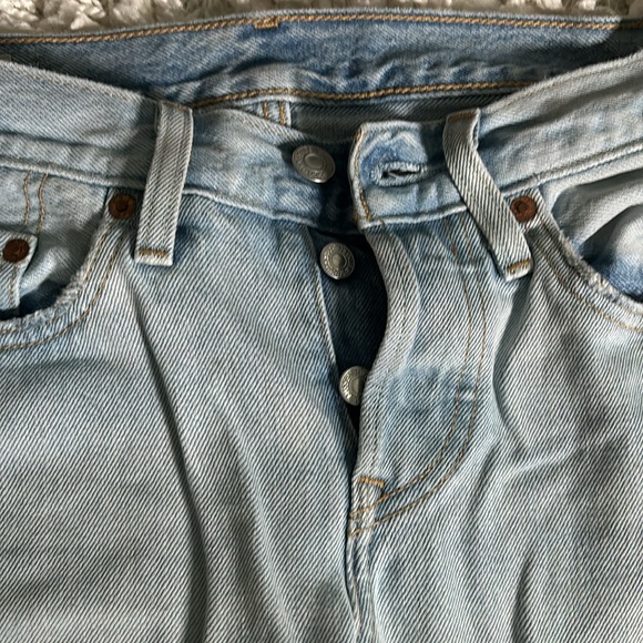 Destroyed light wash jeans, super cute but too small for me. Zip up bottoms - Picture 6 of 7